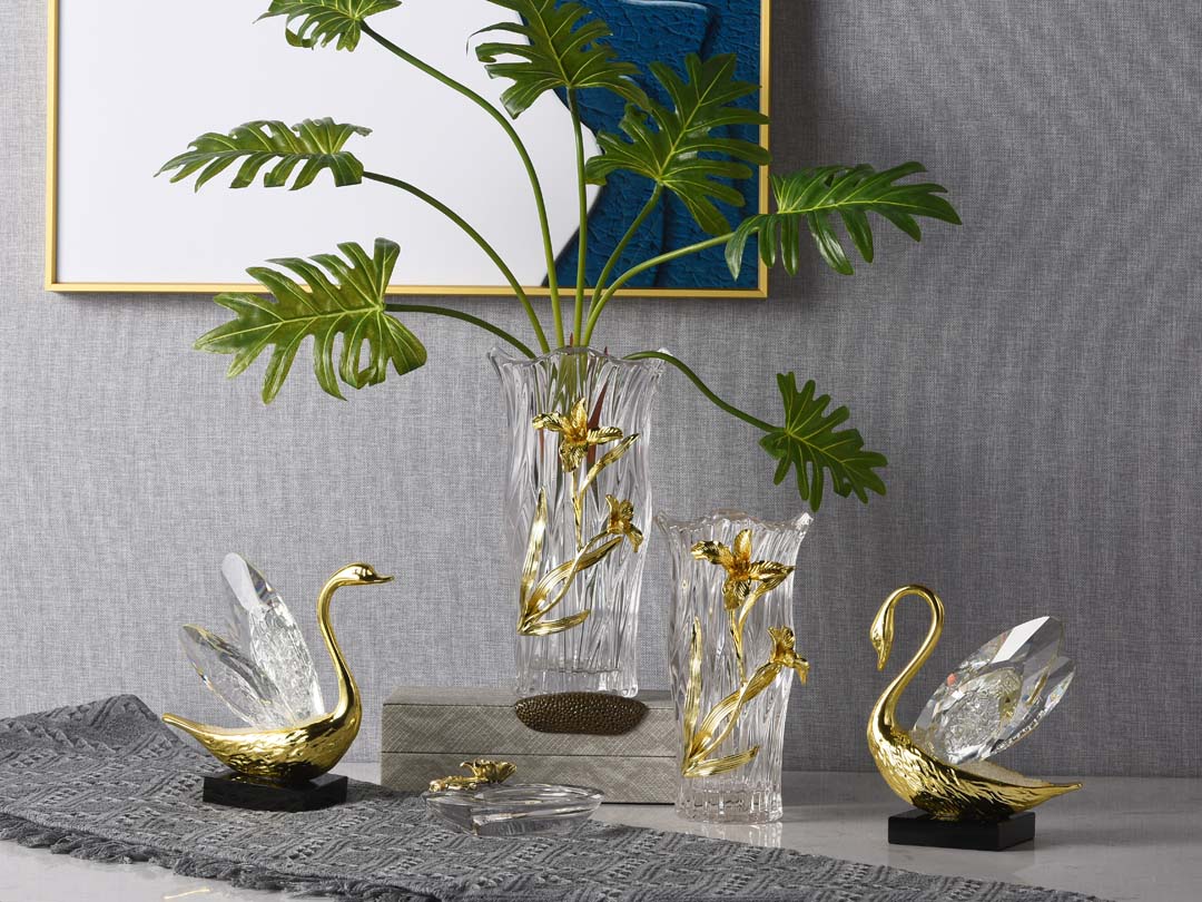 Golden Swan Decor Sculpture na may Mesh Crystal