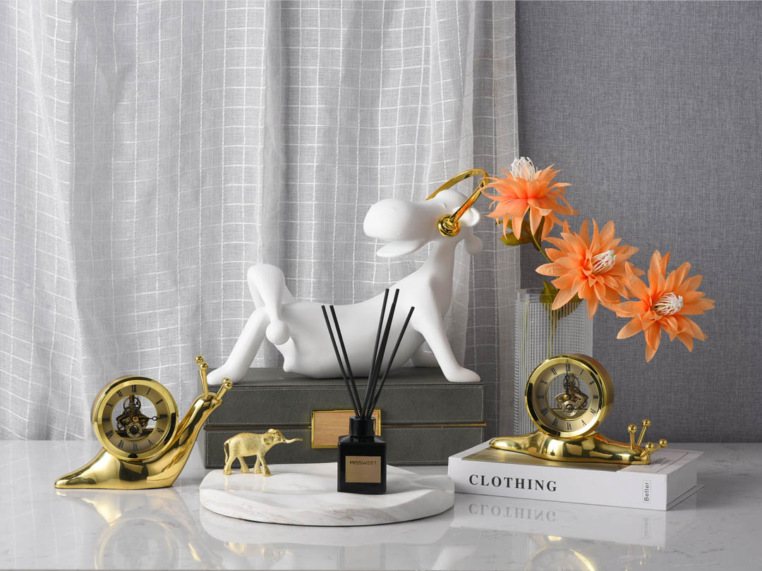 Marangyang Copper Snail Table Clock